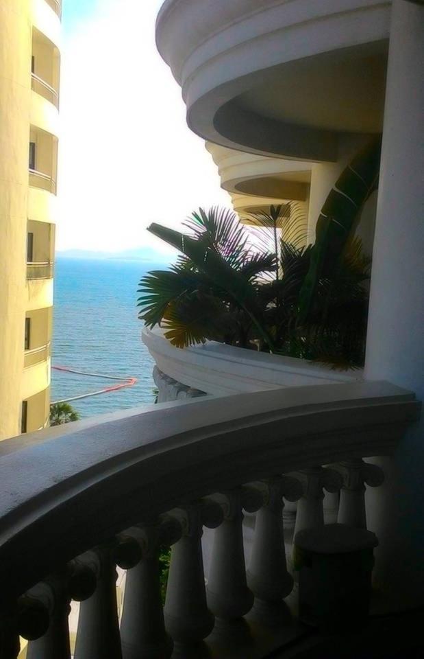 Sky Beach Beachfront 芭達亞 外观 照片